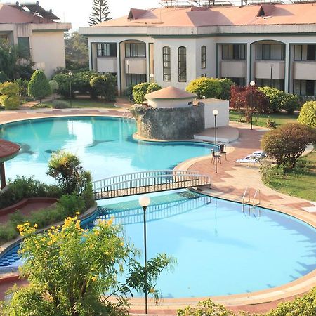 Aveda Blue Country Resort Panchgani Exterior foto
