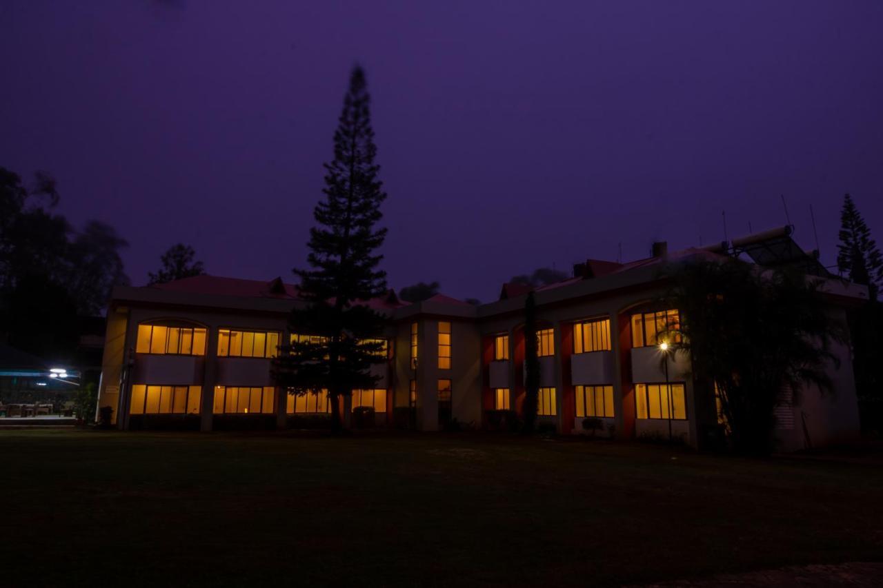 Aveda Blue Country Resort Panchgani Exterior foto