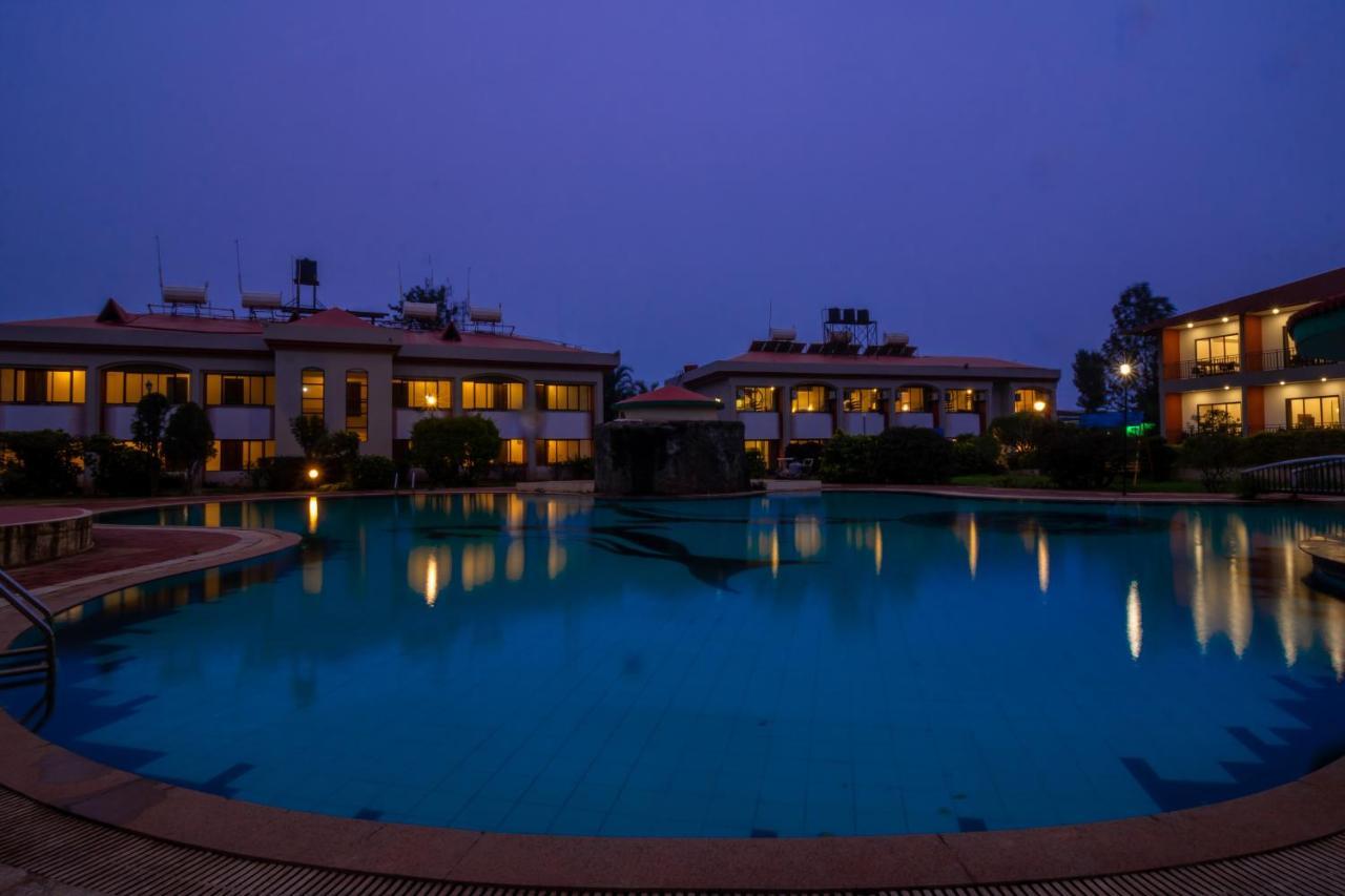 Aveda Blue Country Resort Panchgani Exterior foto