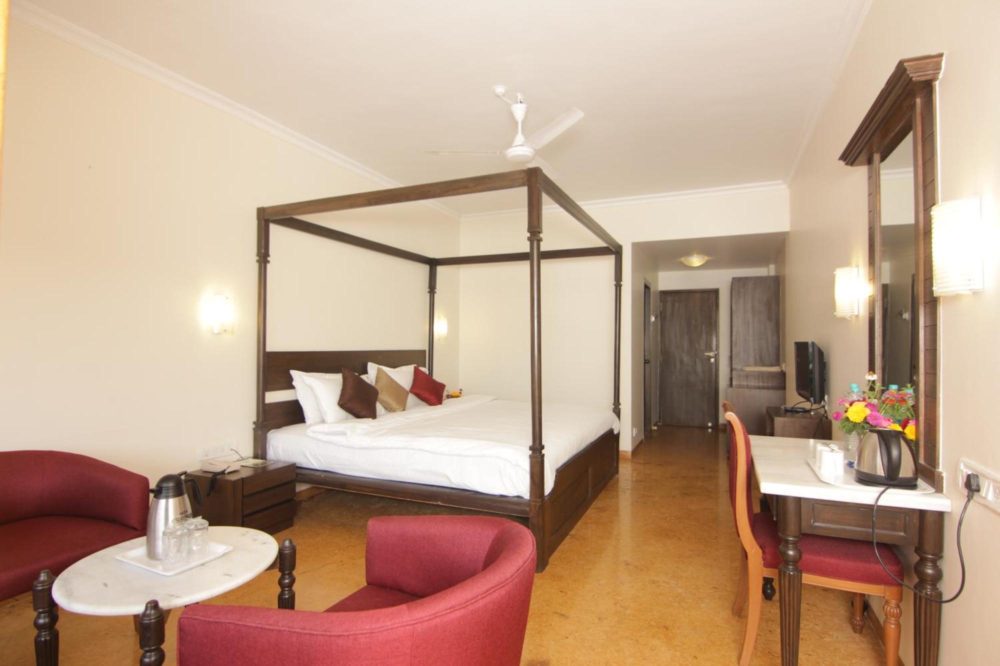 Aveda Blue Country Resort Panchgani Exterior foto
