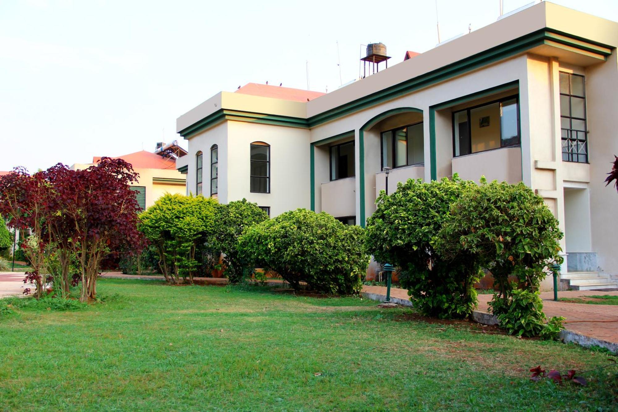 Aveda Blue Country Resort Panchgani Exterior foto