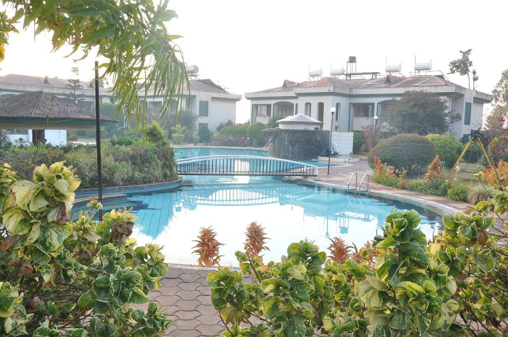 Aveda Blue Country Resort Panchgani Exterior foto