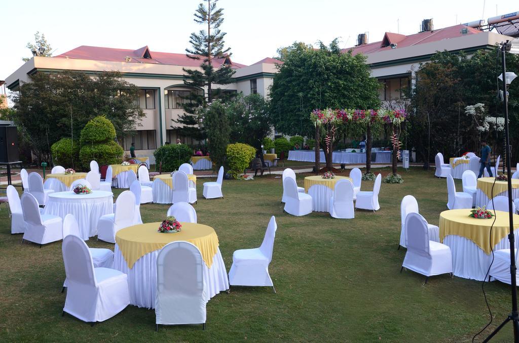 Aveda Blue Country Resort Panchgani Exterior foto