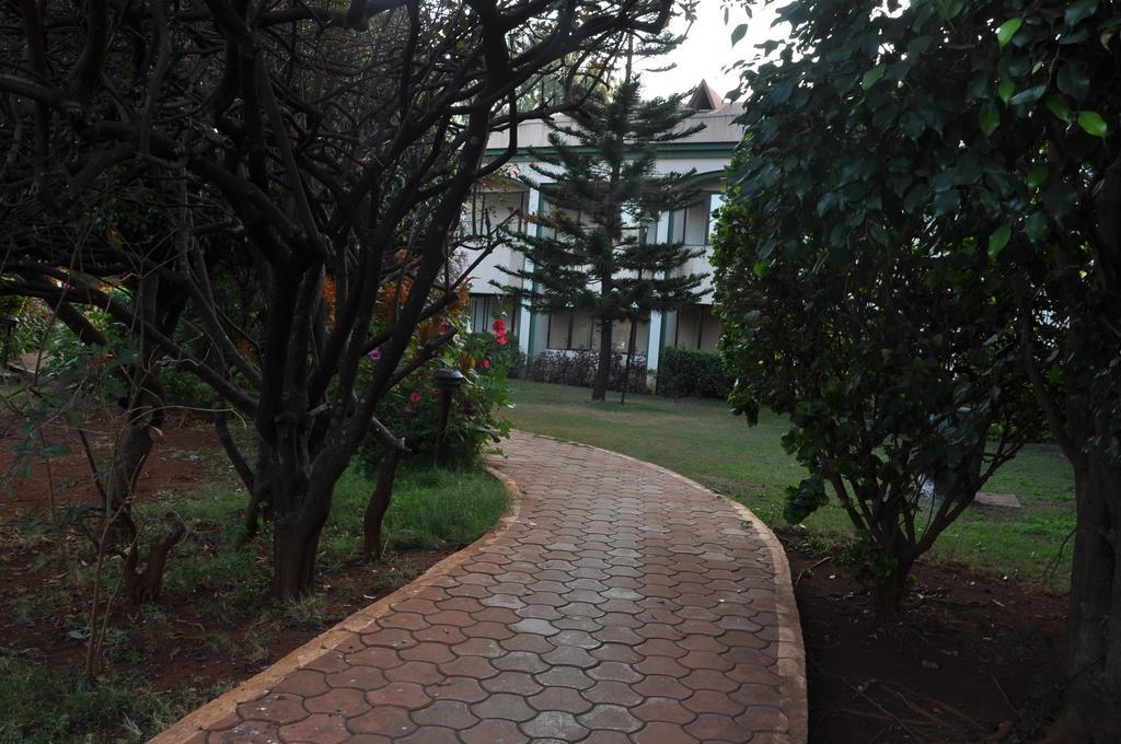 Aveda Blue Country Resort Panchgani Exterior foto