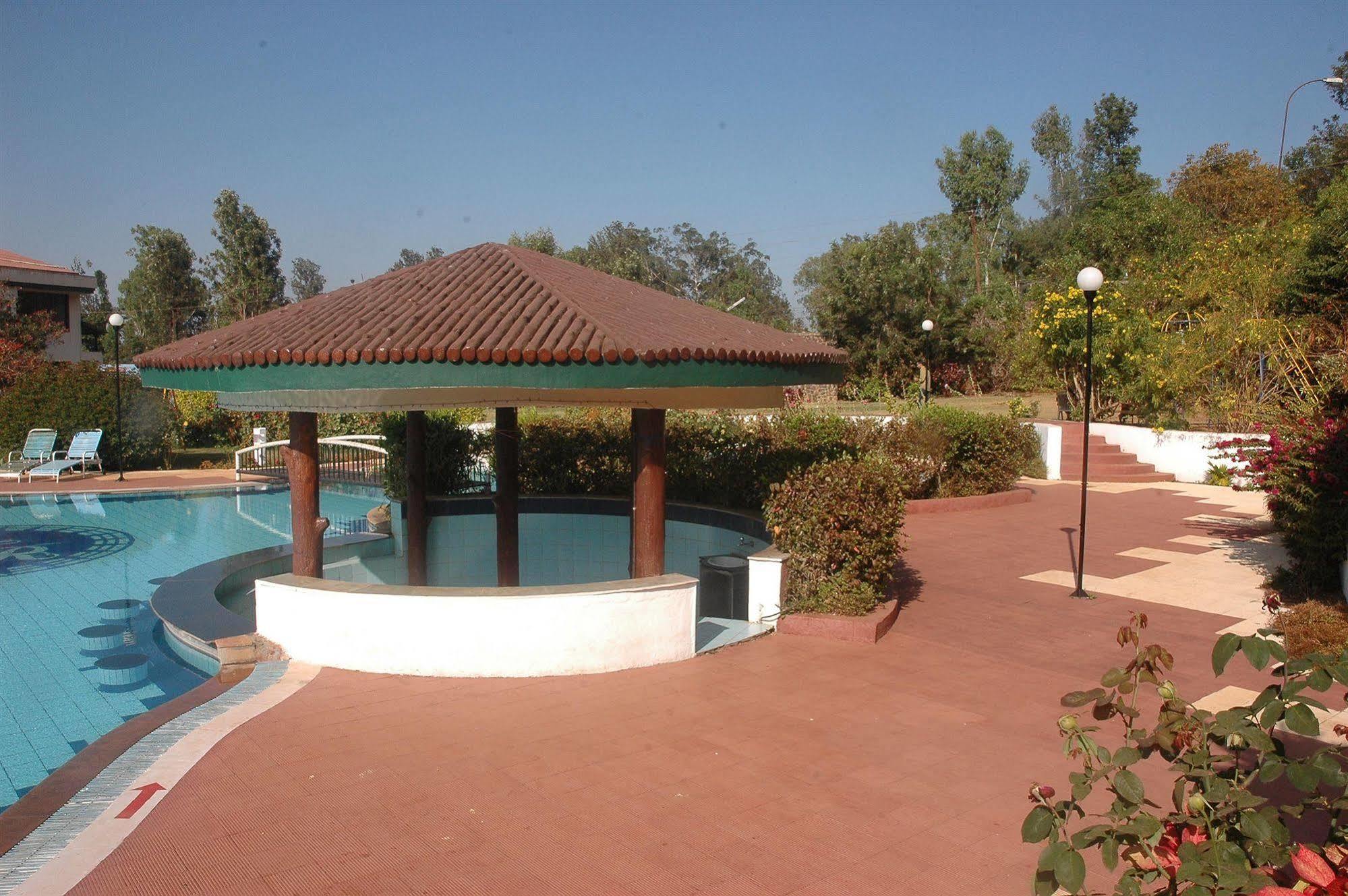 Aveda Blue Country Resort Panchgani Exterior foto